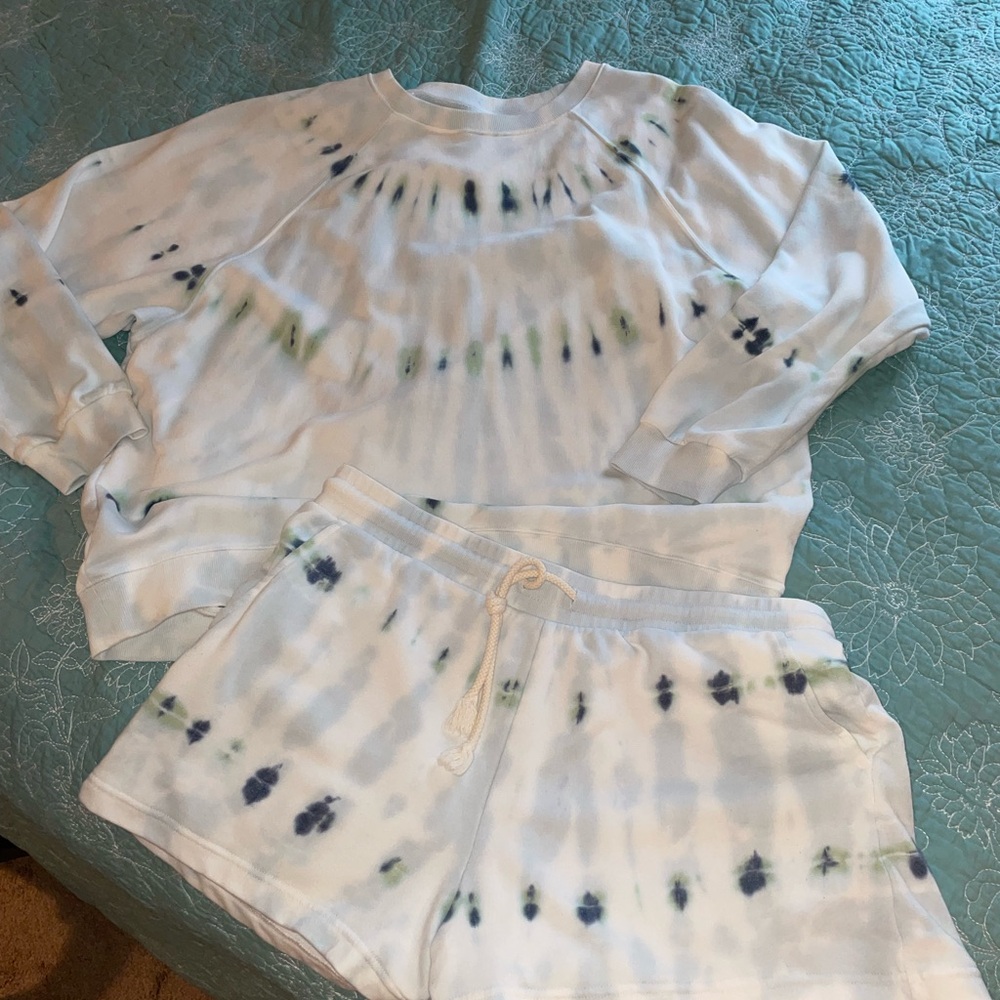 Lou & Grey woman’s  Tie-Dye set- White and Blue